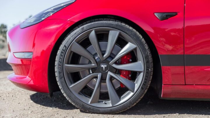 MODEL 3 PERFORMANCE ブレーキパッドのご紹介